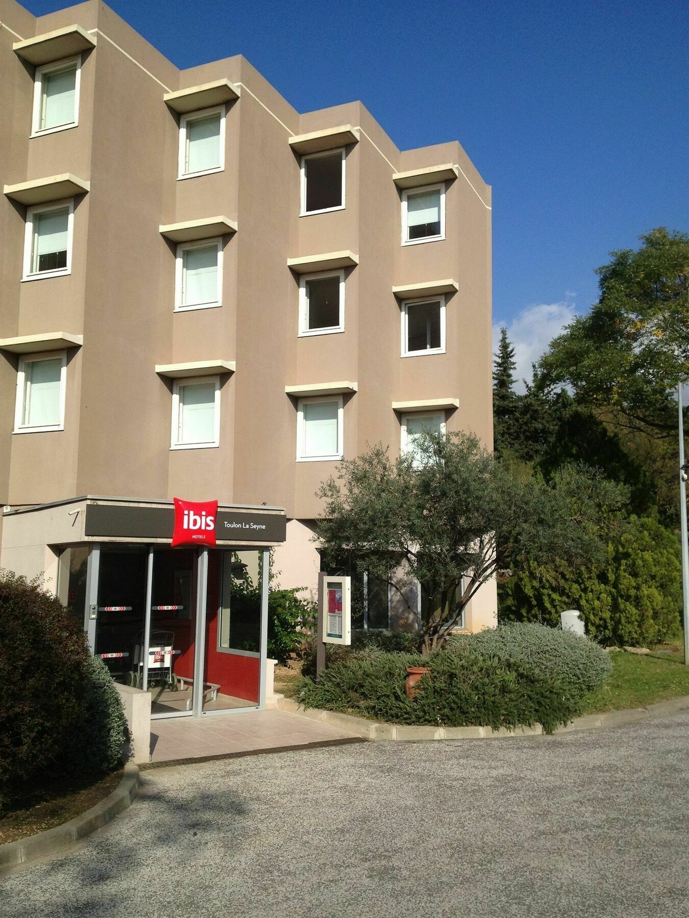 Ibis Toulon La Seyne Sur Mer Buitenkant foto